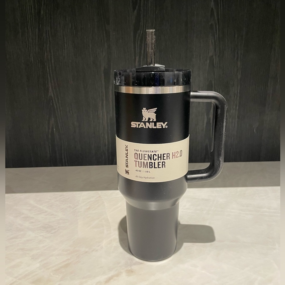 Stanley Quencher H2.0 FlowState Tumbler - 40 fl. oz. (Black Glow)